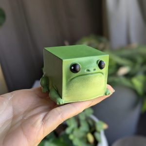 【001】丑萌青蛙树脂摆件 平台桌面家用装饰 创意小摆件 搞怪工艺品